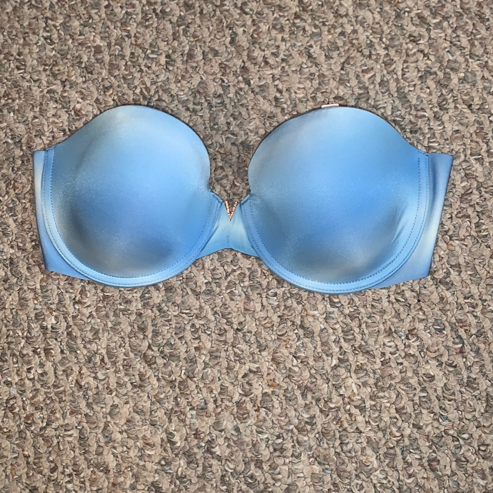 NWT STRAPLESS VICTORIAS SECRET BRA